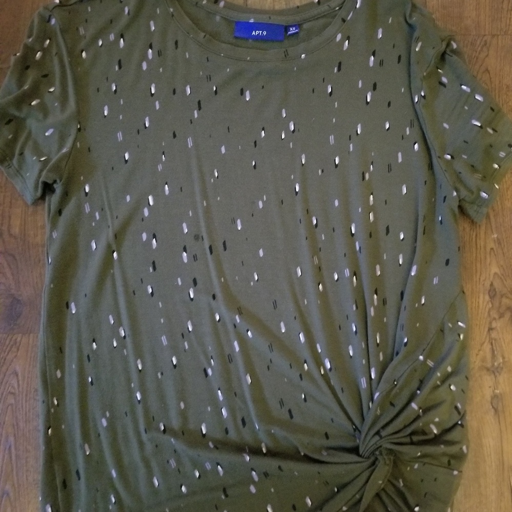 Apt 9 top